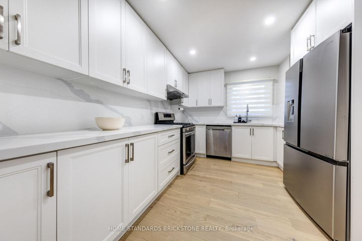 Photo 11 at 25 Hester Court, Royal Orchard, Markham