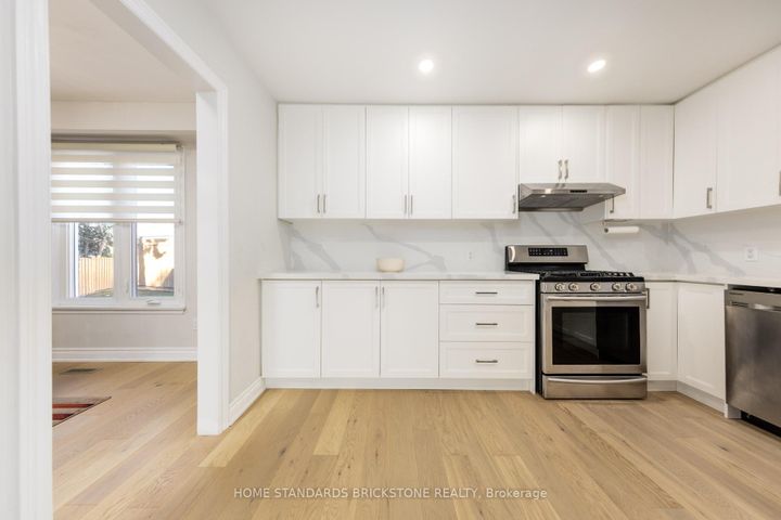 Photo 13 at 25 Hester Court, Royal Orchard, Markham