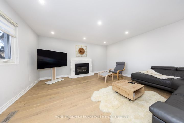 Photo 17 at 25 Hester Court, Royal Orchard, Markham