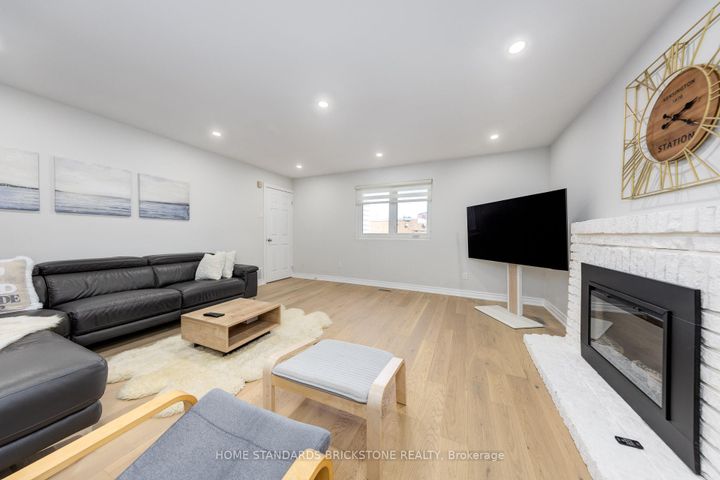 Photo 18 at 25 Hester Court, Royal Orchard, Markham