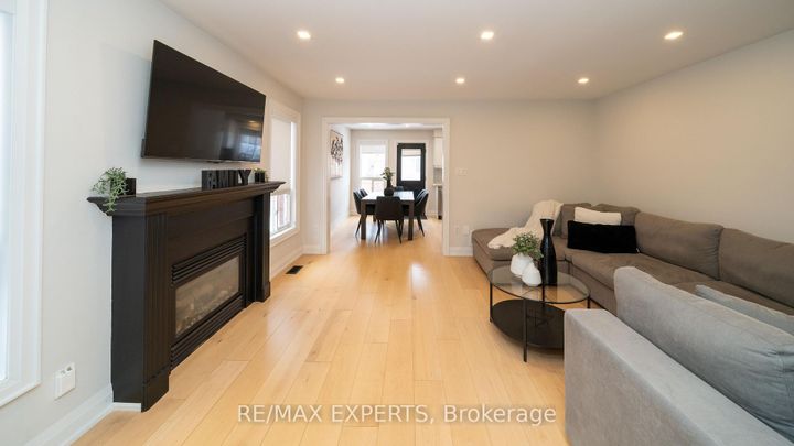 Photo 3 at 111 Argento Crescent, Vellore Village, Vaughan