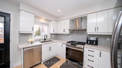 Photo 7 at 111 Argento Crescent, Vellore Village, Vaughan