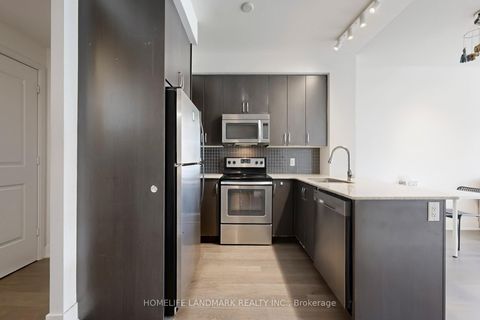 Photo 18 at 513 - 7608 Yonge Street, Yorkhill, Vaughan