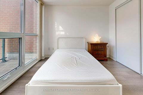 Photo 25 at 513 - 7608 Yonge Street, Yorkhill, Vaughan