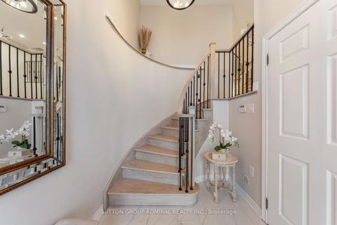 Photo 2 at 5 Millhouse Court, Patterson, Vaughan