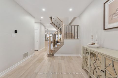 Photo 5 at 5 Millhouse Court, Patterson, Vaughan