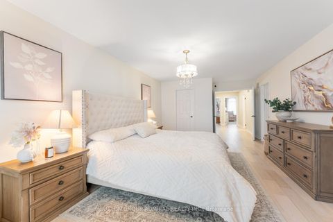 Photo 19 at 5 Millhouse Court, Patterson, Vaughan