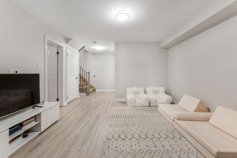 Photo 33 at 5 Millhouse Court, Patterson, Vaughan