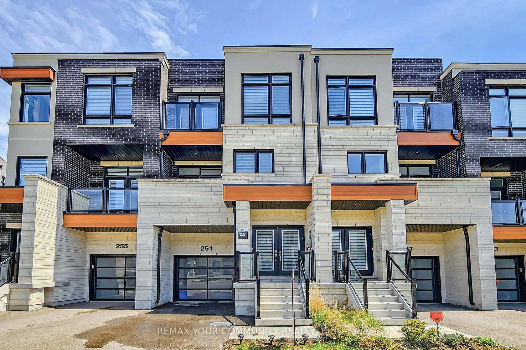 251 Thomas Cook Avenue, Patterson, Vaughan photo 4