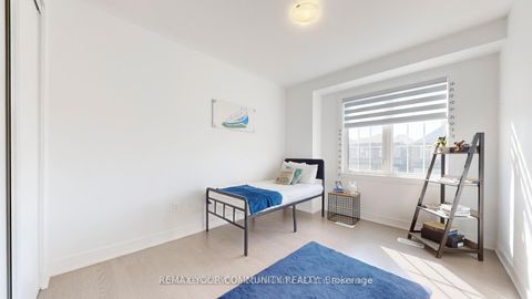 Photo 33 at 32 McBride Trail, Rural Barrie Southeast, Barrie