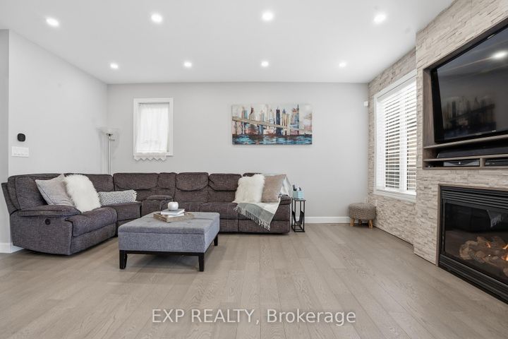 Photo 10 at 41 Monza Drive, Winona Park, Hamilton