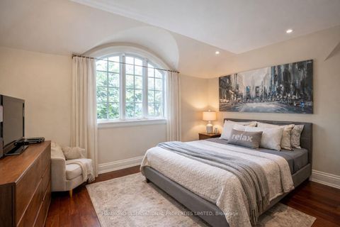 Photo 16 at 1 Ridgecross Road, Humber Valley, Toronto