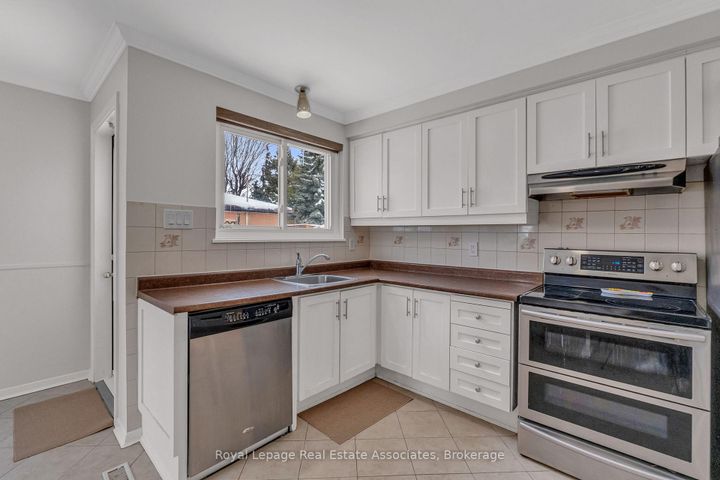 Photo 13 at 56 Brookland Drive, Avondale, Brampton