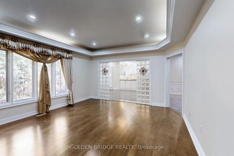 Photo 6 at 57 Cassandra Crescent, Bayview Hill, Richmond Hill