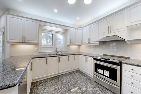 Photo 9 at 57 Cassandra Crescent, Bayview Hill, Richmond Hill