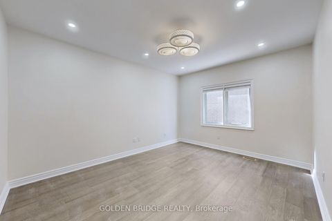 Photo 10 at 57 Cassandra Crescent, Bayview Hill, Richmond Hill