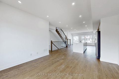 Photo 7 at 21 Persica Street, Oak Ridges, Richmond Hill