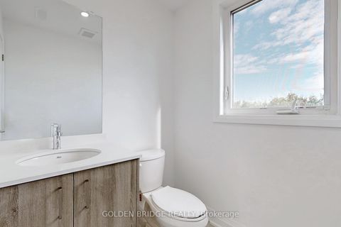 Photo 8 at 21 Persica Street, Oak Ridges, Richmond Hill