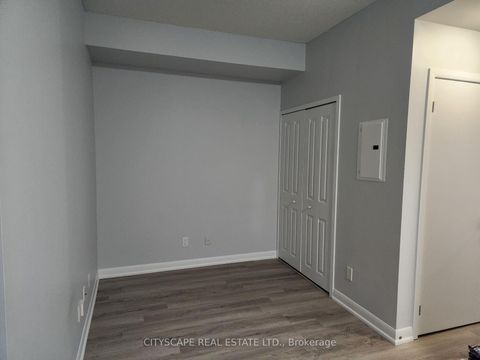 Photo 11 at 301 - 15 Bruyeres Mews, Niagara, Toronto