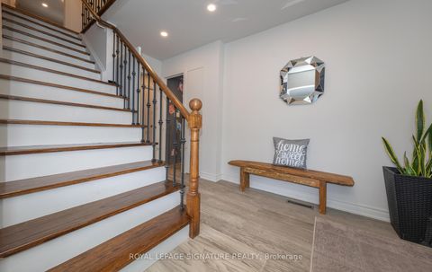 Photo 3 at 6 Deerbrook Trail, L'Amoreaux, Toronto