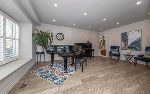 Photo 4 at 6 Deerbrook Trail, L'Amoreaux, Toronto