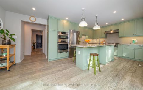 Photo 13 at 6 Deerbrook Trail, L'Amoreaux, Toronto