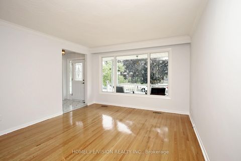 Photo 10 at 64 Orangewood Crescent, L'Amoreaux, Toronto