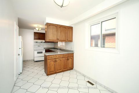 Photo 12 at 64 Orangewood Crescent, L'Amoreaux, Toronto