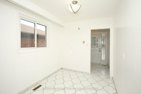 Photo 17 at 64 Orangewood Crescent, L'Amoreaux, Toronto