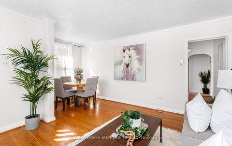 Photo 7 at 14 East Drive, Smythe, Toronto