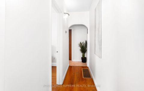 Photo 10 at 14 East Drive, Smythe, Toronto