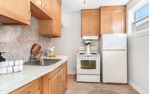 Photo 12 at 14 East Drive, Smythe, Toronto