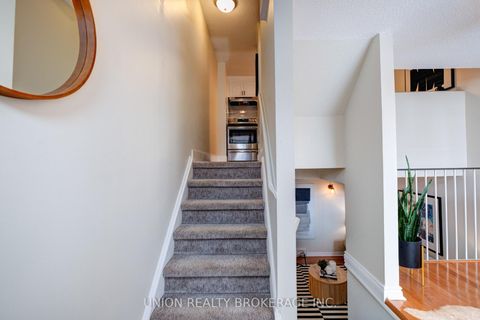 Photo 5 at 20 - 1666 Queen Street E, Woodbine Corridor, Toronto