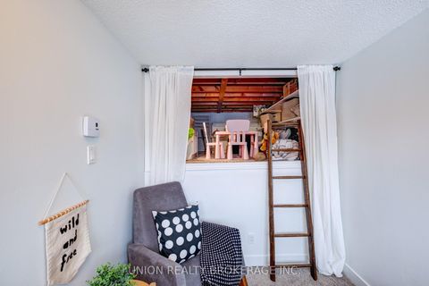 Photo 13 at 20 - 1666 Queen Street E, Woodbine Corridor, Toronto