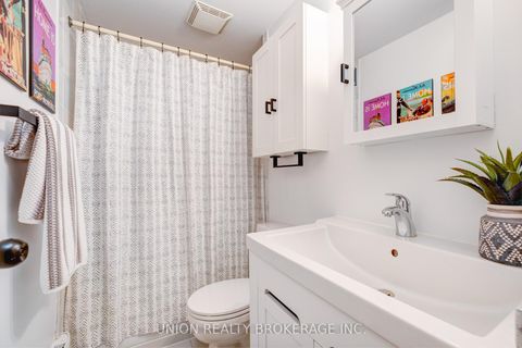 Photo 14 at 20 - 1666 Queen Street E, Woodbine Corridor, Toronto