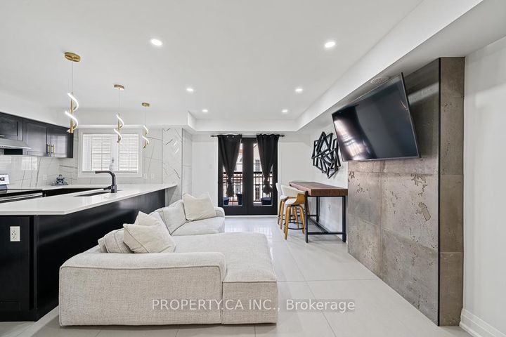 Photo 3 at 113 - 2441 Greenwich Drive, WM Westmount, Oakville