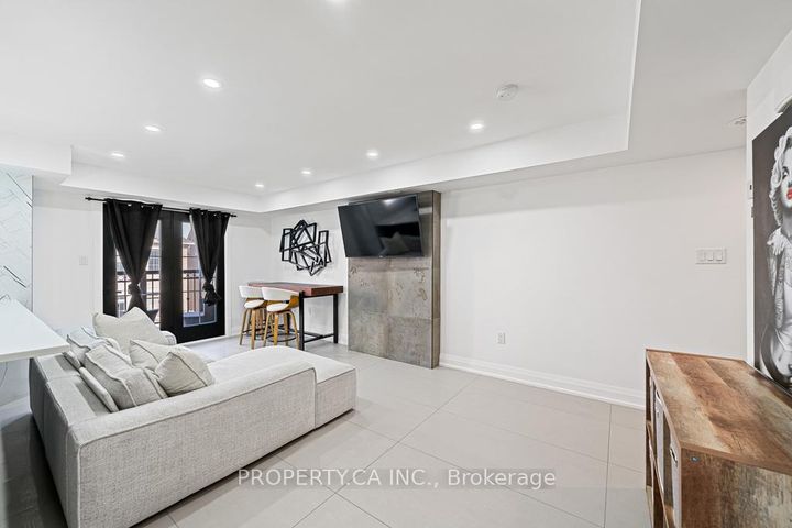 Photo 4 at 113 - 2441 Greenwich Drive, WM Westmount, Oakville