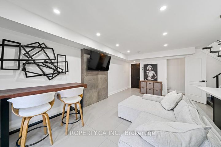 Photo 6 at 113 - 2441 Greenwich Drive, WM Westmount, Oakville