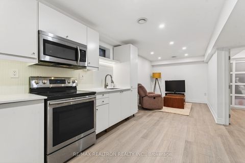 Photo 6 at 46 Lund Street, North Richvale, Richmond Hill