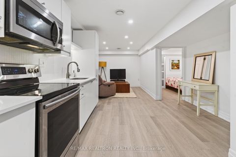 Photo 8 at 46 Lund Street, North Richvale, Richmond Hill