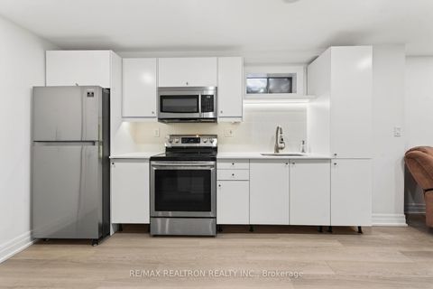 Photo 10 at 46 Lund Street, North Richvale, Richmond Hill