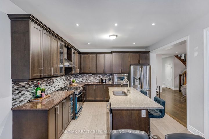 Photo 8 at 171 Rising Hill Ridge, Bram West, Brampton