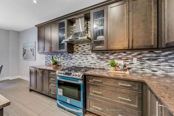 Photo 9 at 171 Rising Hill Ridge, Bram West, Brampton