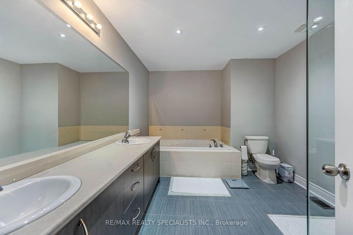 Photo 16 at 171 Rising Hill Ridge, Bram West, Brampton