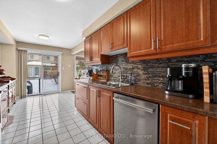 Photo 11 at 54 - 2550 Thomas Street, Central Erin Mills, Mississauga