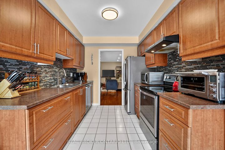 Photo 13 at 54 - 2550 Thomas Street, Central Erin Mills, Mississauga