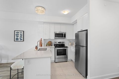 Photo 11 at 106 - 50 Lakebreeze Drive, Newcastle, Clarington