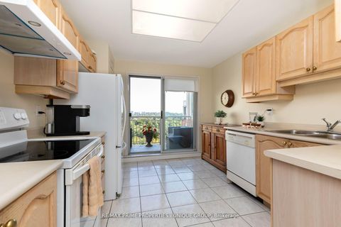 Photo 12 at 808 - 18 Concorde Place, Don Mills, Toronto