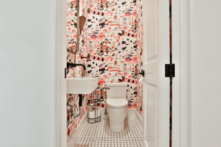 Photo 18 at 553 Davisville Avenue, Mount Pleasant East, Toronto