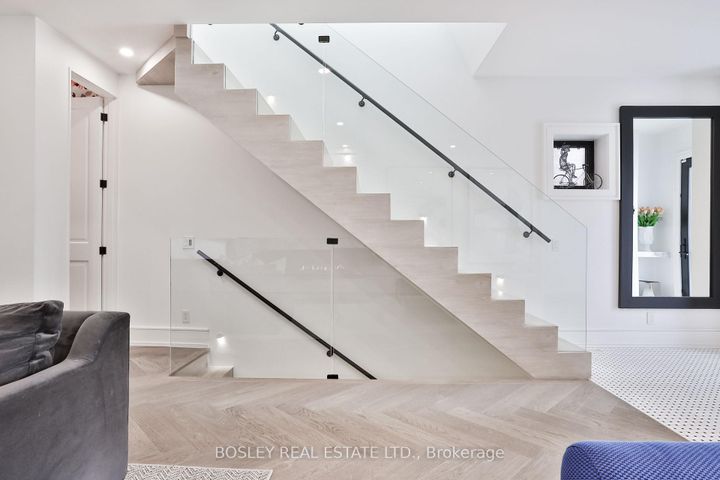 Photo 19 at 553 Davisville Avenue, Mount Pleasant East, Toronto